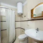 아파트 Tirent - Spacious 2-bedroom Near Liqeni I Thate 티라나