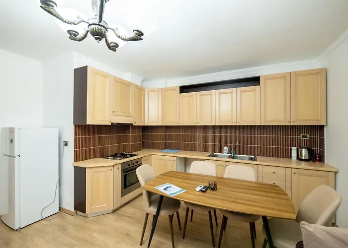 דירה Tirent - Spacious 2-bedroom Near Liqeni I Thate טיראנה
