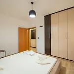 Tirent - Spacious 2-bedroom Near Liqeni I Thate Apartment *