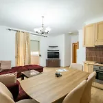 Tirent - Spacious 2-bedroom Near Liqeni I Thate * Tirana