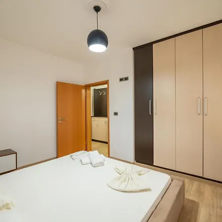 Tirent - Spacious 2-bedroom Near Liqeni I Thate Lägenhet *