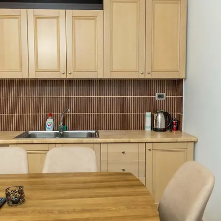 Tirent - Spacious 2-bedroom Near Liqeni I Thate Tirana