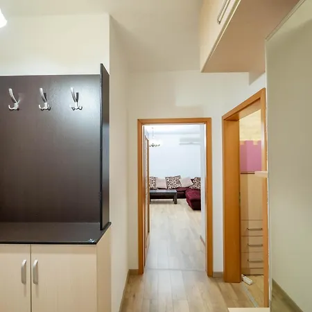 Tirent - Spacious 2-bedroom Near Liqeni I Thate * Tirana