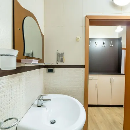 Apartment Tirent - Spacious 2-bedroom Near Liqeni I Thate