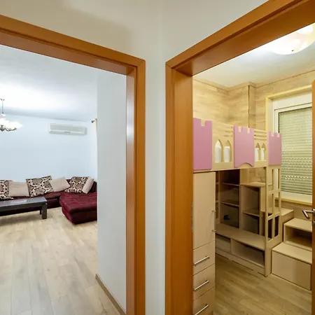 Apartment Tirent - Spacious 2-bedroom Near Liqeni I Thate