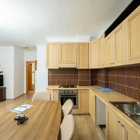 Tirent - Spacious 2-bedroom Near Liqeni I Thate Tirana