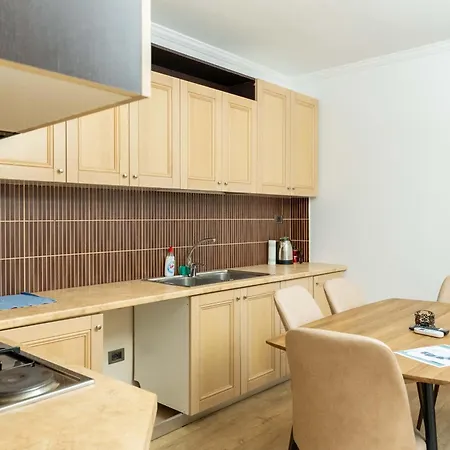 Tirent - Spacious 2-bedroom Near Liqeni I Thate Apartment