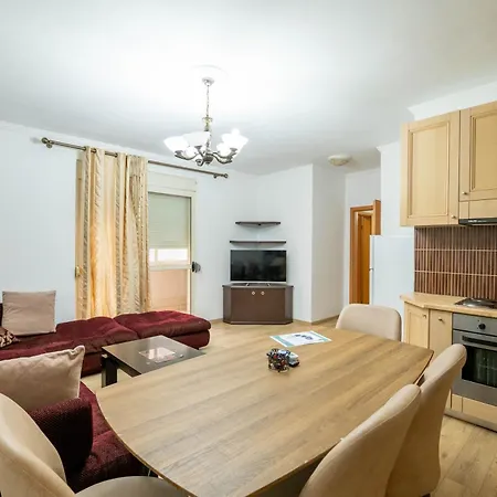 Tirent - Spacious 2-bedroom Near Liqeni I Thate * Tirana