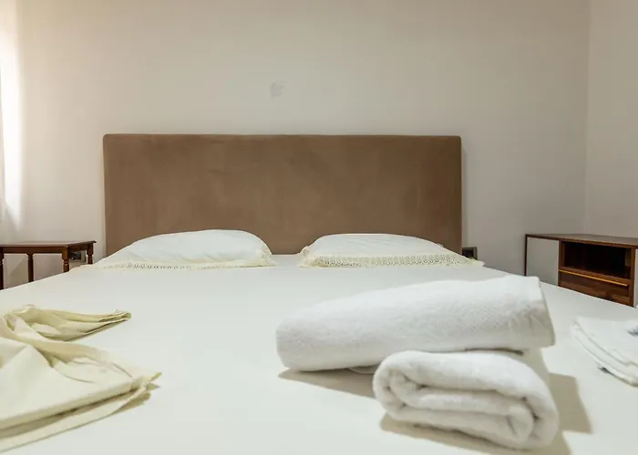 Tirent - Spacious 2-bedroom Near Liqeni I Thate 아파트