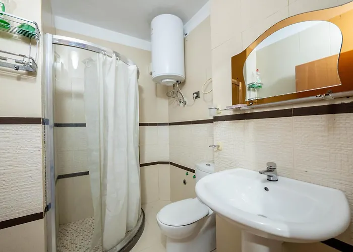 아파트 Tirent - Spacious 2-bedroom Near Liqeni I Thate 티라나