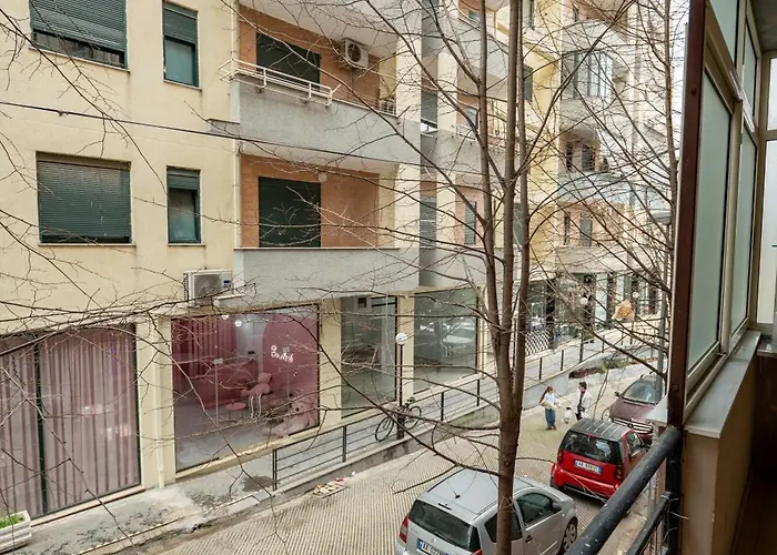 아파트 Tirent - Spacious 2-bedroom Near Liqeni I Thate 티라나
